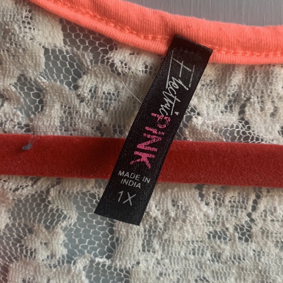 ✨3/$12✨Womens tank - Picture 2 of 3